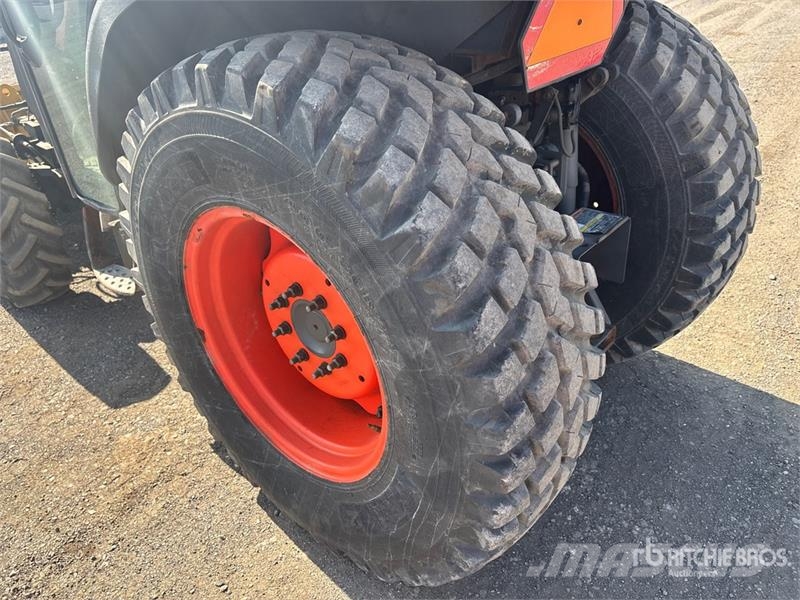 Kubota M8540 Traktory