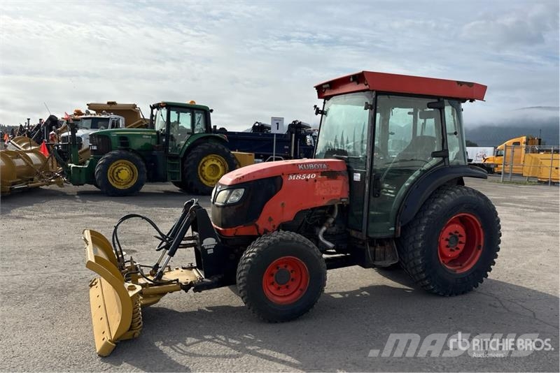 Kubota M8540 Traktory