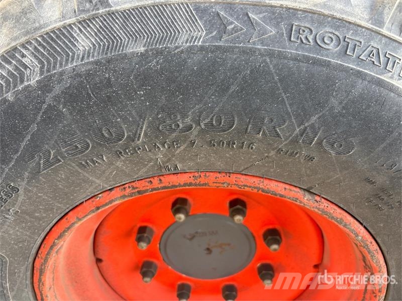 Kubota M8540 Traktori