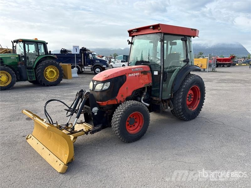 Kubota M8540 Traktori