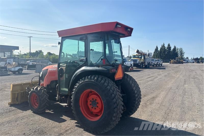 Kubota M8540 Traktory