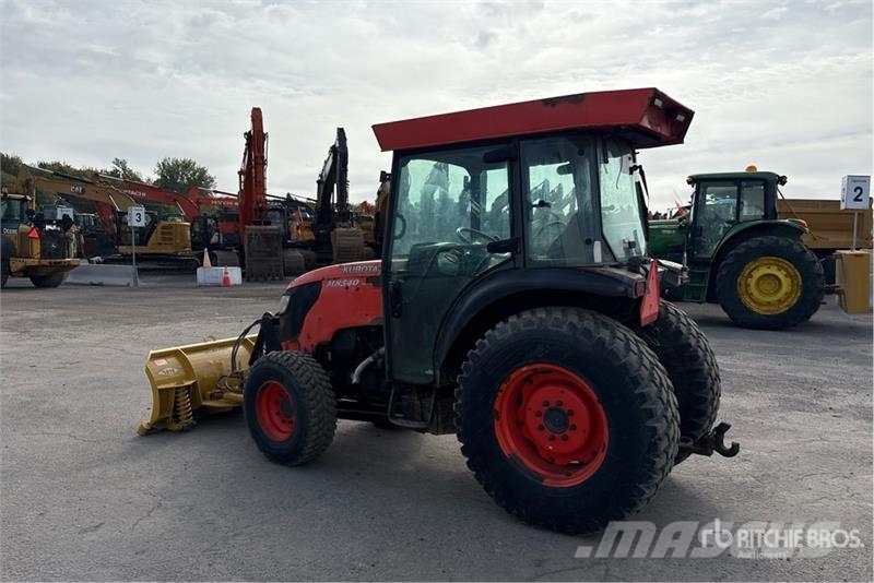 Kubota M8540 Traktory