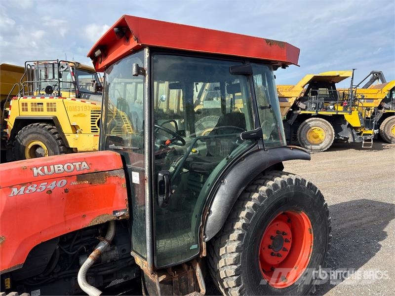 Kubota M8540 Traktori