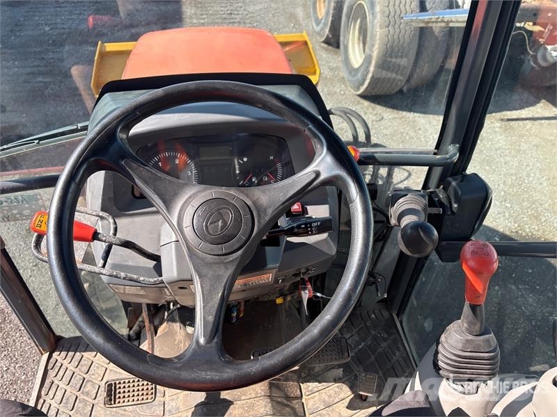 Kubota M8540 Traktory