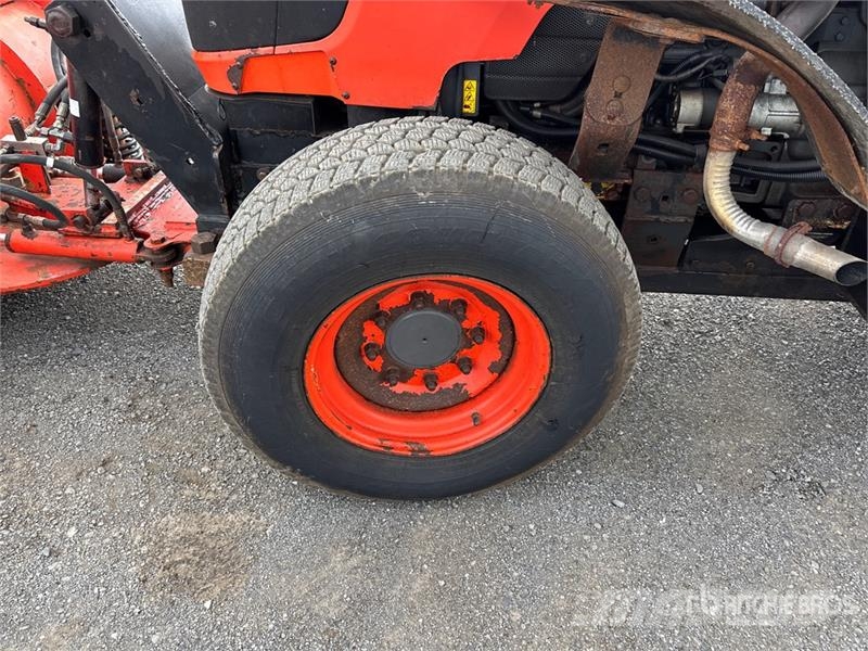 Kubota M8540 Traktori