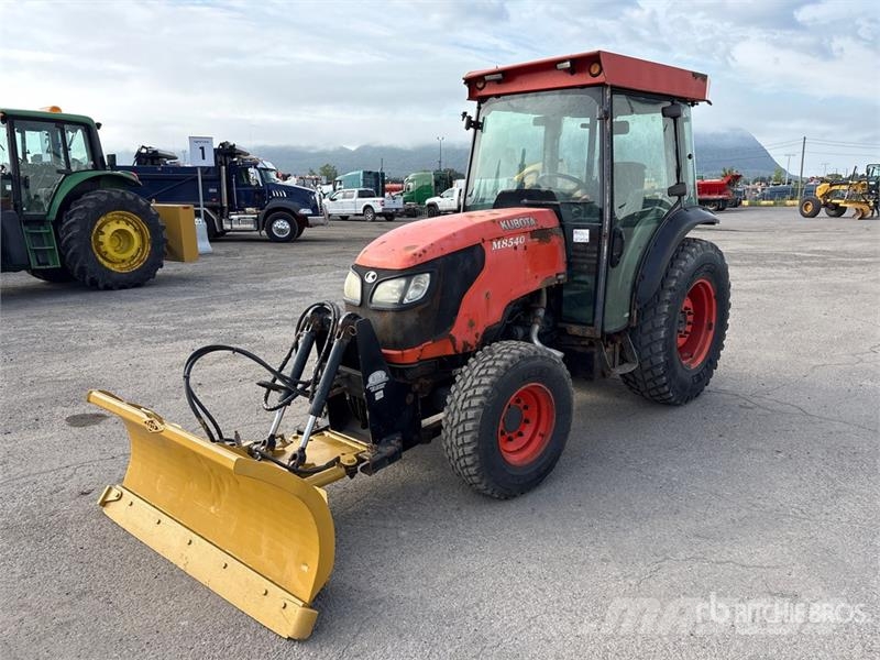 Kubota M8540 Traktori