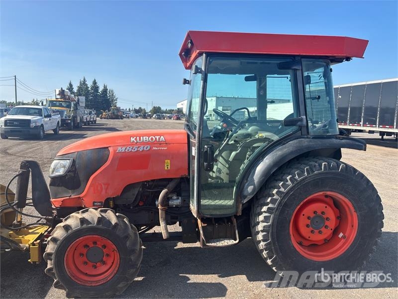 Kubota M8540 Traktory