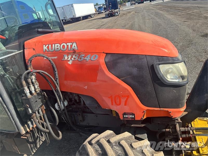 Kubota M8540 Traktory