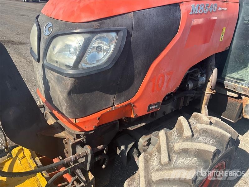 Kubota M8540 Traktory