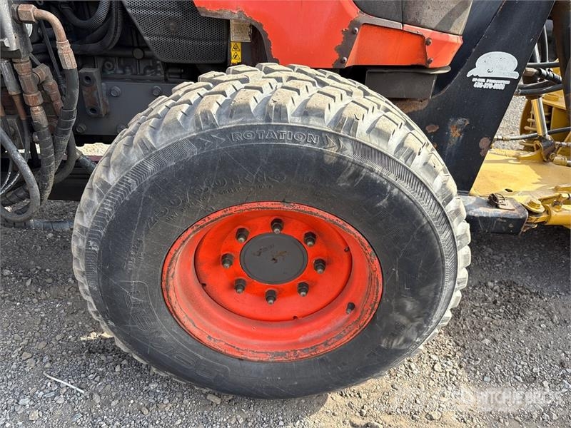 Kubota M8540 Traktori