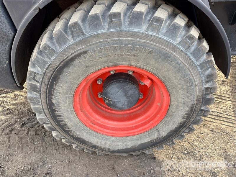 Kubota R630 لوادر بعجل