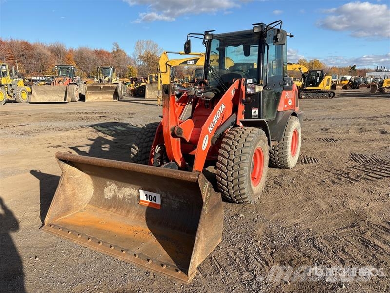 Kubota R630 لوادر بعجل