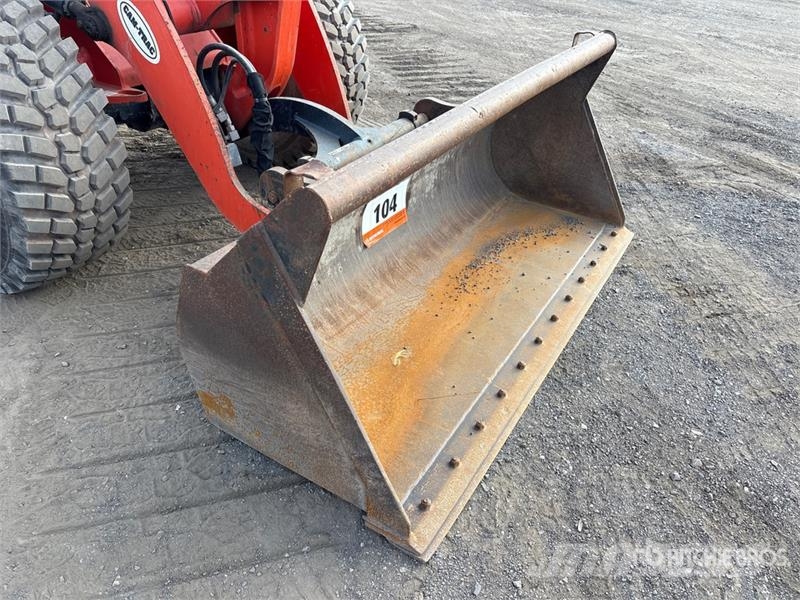 Kubota R630 لوادر بعجل