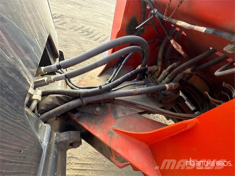 Kubota R630 لوادر بعجل