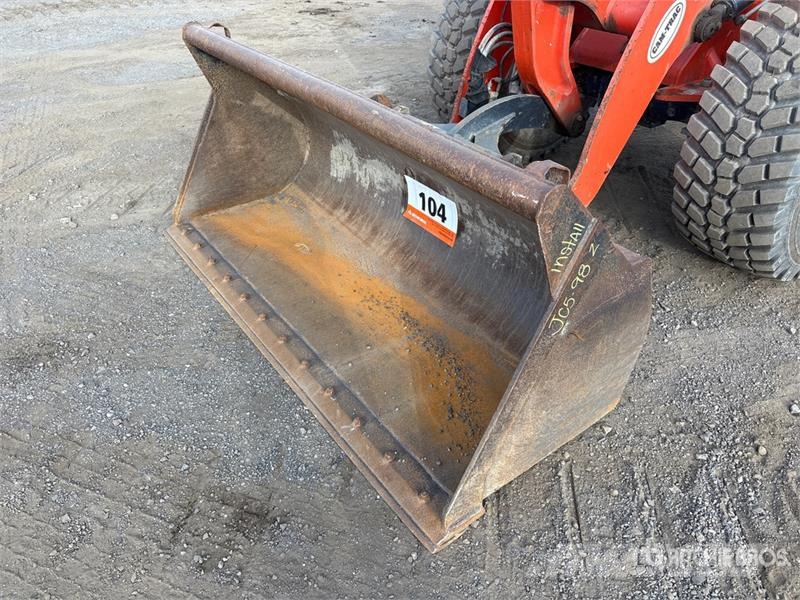 Kubota R630 لوادر بعجل