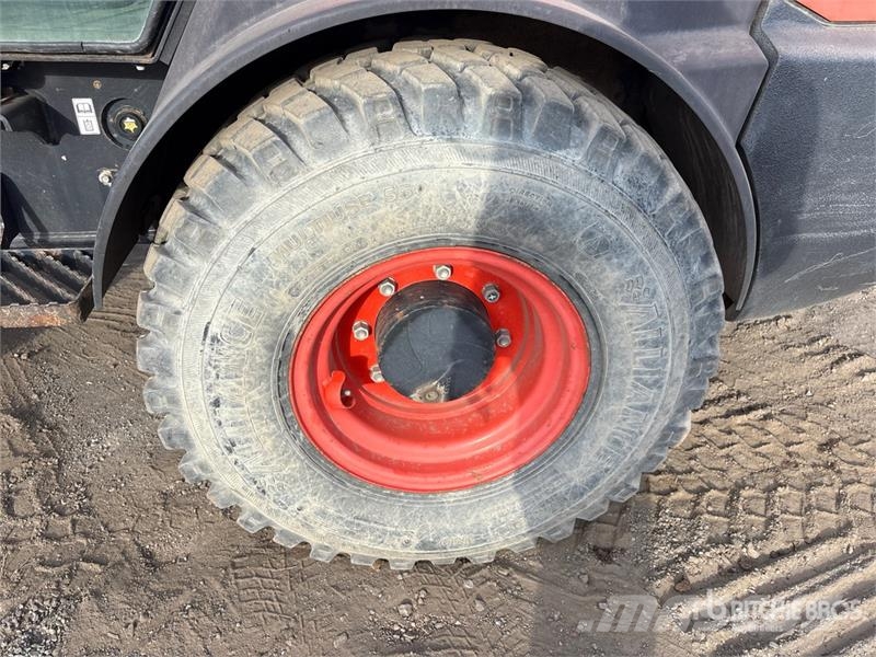 Kubota R630 لوادر بعجل