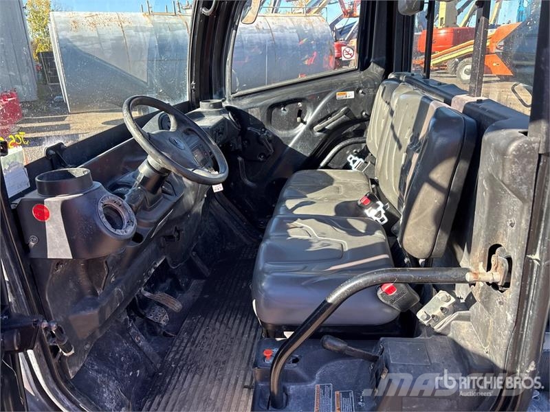 Kubota RTV-X1100C 4x4 Utility Vehicle ماكينات منفعة عامة
