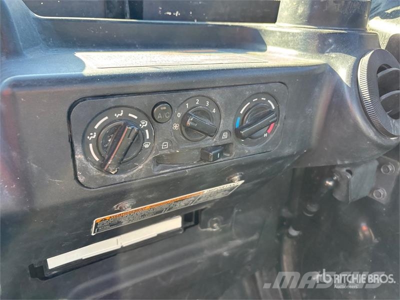 Kubota RTV-X1100C 4x4 Utility Vehicle ماكينات منفعة عامة
