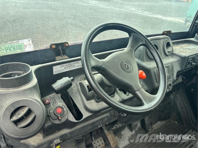Kubota RTV-X1100C 4x4 Utility Vehicle ماكينات منفعة عامة