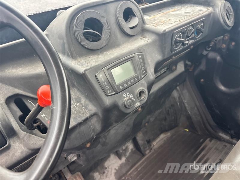 Kubota RTV-X1100C 4x4 Utility Vehicle ماكينات منفعة عامة