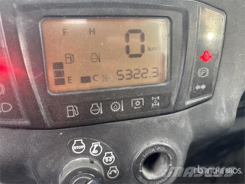 Kubota RTV-X1100C 4x4 Utility Vehicle ماكينات منفعة عامة