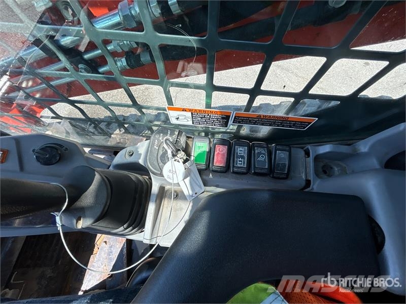 Kubota SVL65-2 High Flow Compact Track Loader Kompaktlaadurid