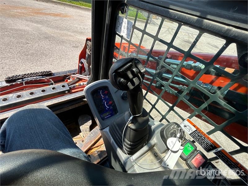 Kubota SVL65-2 High Flow Compact Track Loader Kompaktlaadurid