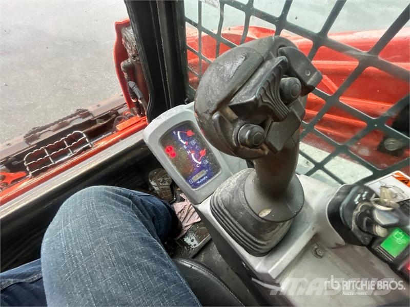 Kubota SVL75-2 لوادر انزلاقية التوجيه