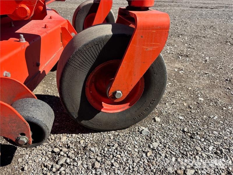 Kubota Z725KH Mobil çim biçme makineleri
