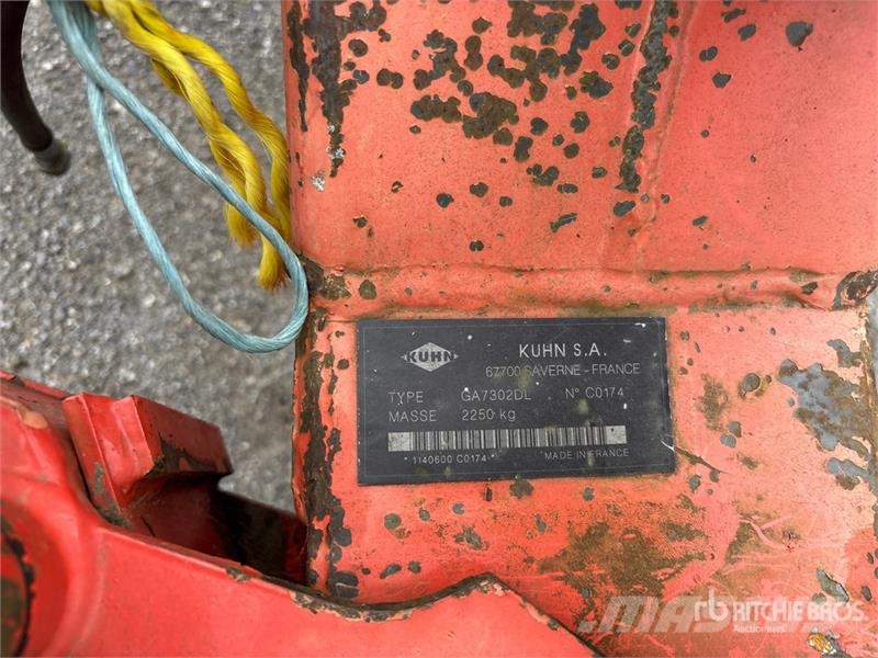 Kuhn GA7302DL 7.3 m 2 Rotor Hay Rake Pöyhimet ja haravat