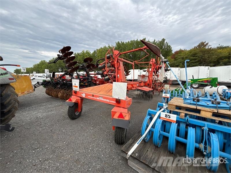 Kuhn GA7302DL 7.3 m 2 Rotor Hay Rake Pöyhimet ja haravat