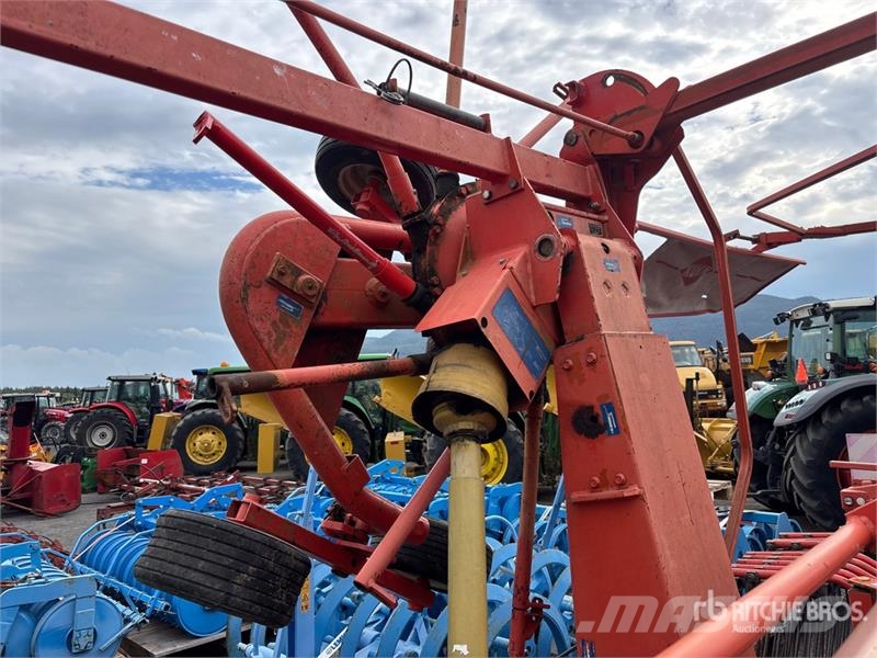 Kuhn GA7302DL 7.3 m 2 Rotor Hay Rake Pöyhimet ja haravat