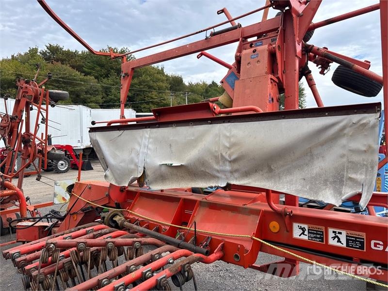 Kuhn GA7302DL 7.3 m 2 Rotor Hay Rake Pöyhimet ja haravat