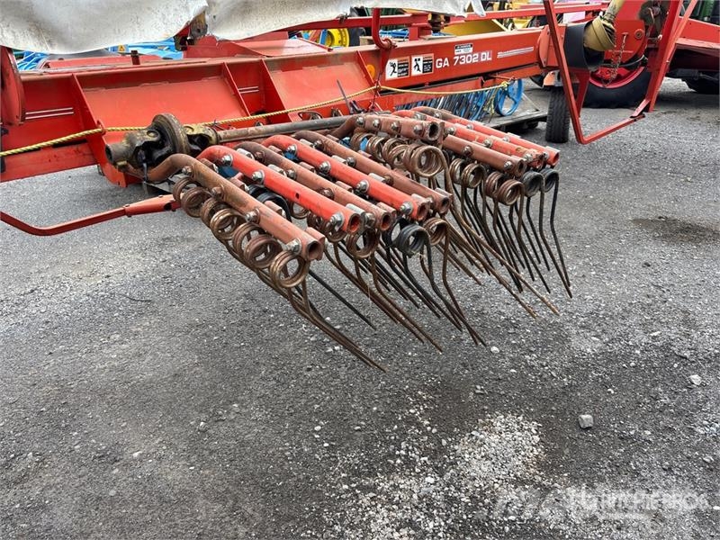 Kuhn GA7302DL 7.3 m 2 Rotor Hay Rake Pöyhimet ja haravat