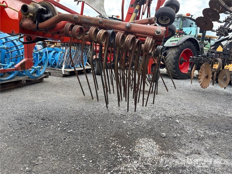 Kuhn GA7302DL 7.3 m 2 Rotor Hay Rake Pöyhimet ja haravat