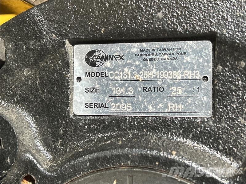  Lanau 14 ft Salt Spreader (Unused) معدات نشر الرمال والملح