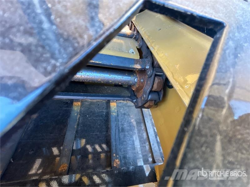  Lanau 14 ft Salt Spreader (Unused) معدات نشر الرمال والملح