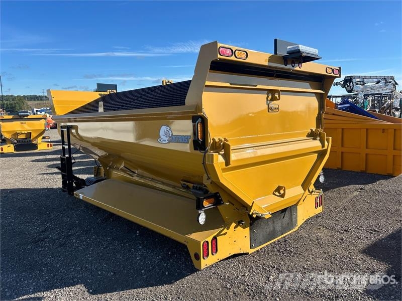  Lanau 14 ft Salt Spreader (Unused) معدات نشر الرمال والملح