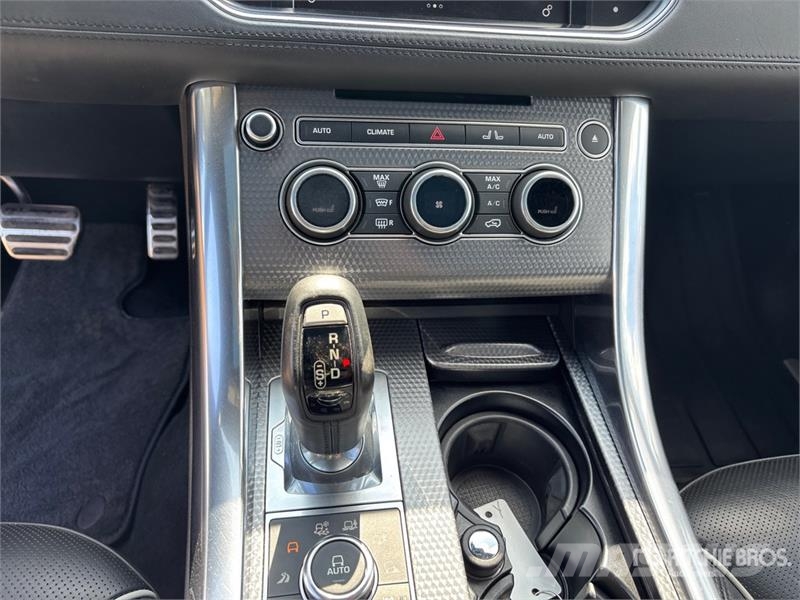 Land Rover SVR AWD SUV Kistehergépjárművek