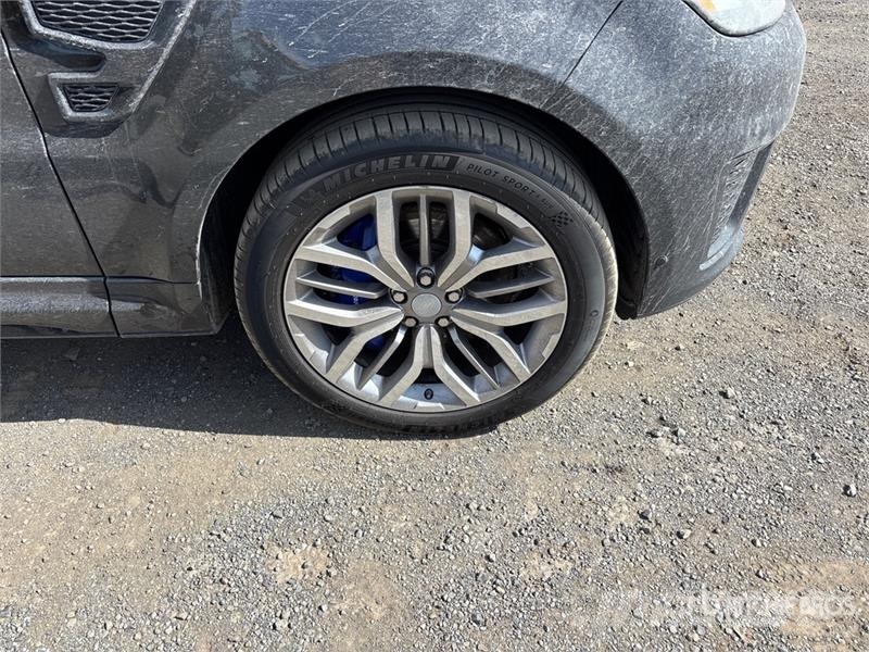 Land Rover SVR AWD SUV Kistehergépjárművek