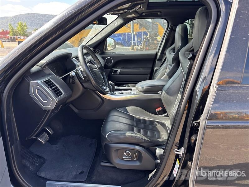 Land Rover SVR AWD SUV Kistehergépjárművek