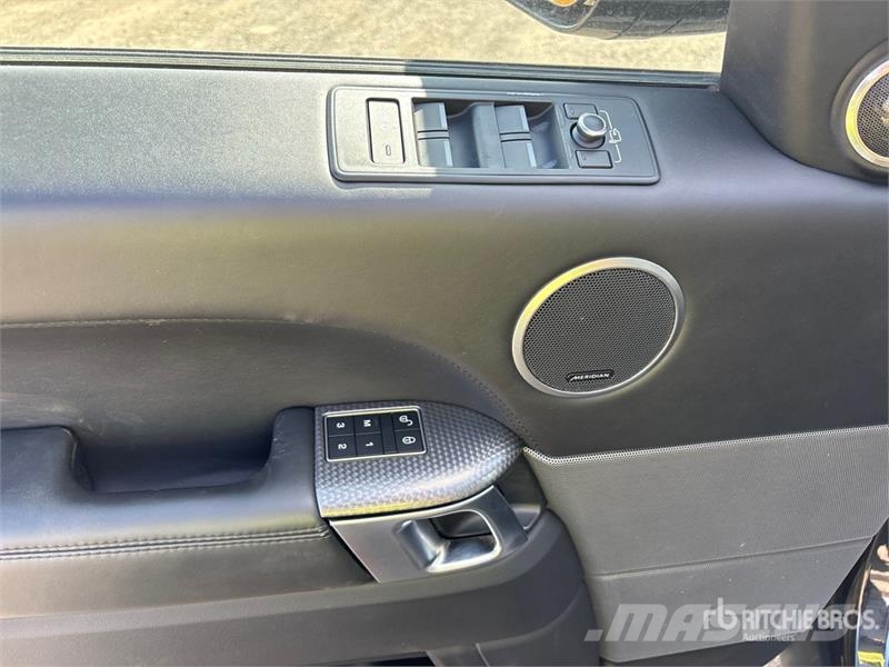Land Rover SVR AWD SUV Kistehergépjárművek