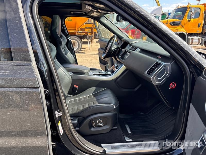 Land Rover SVR AWD SUV Kistehergépjárművek