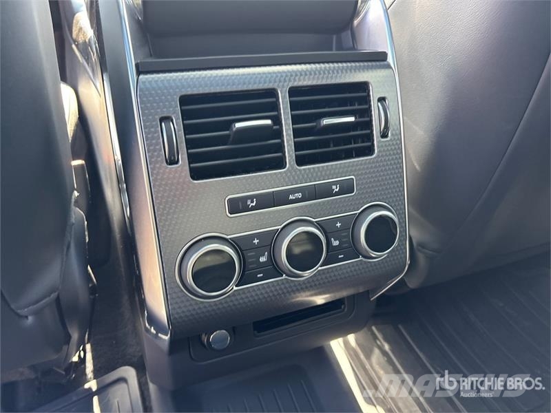 Land Rover SVR AWD SUV Kistehergépjárművek