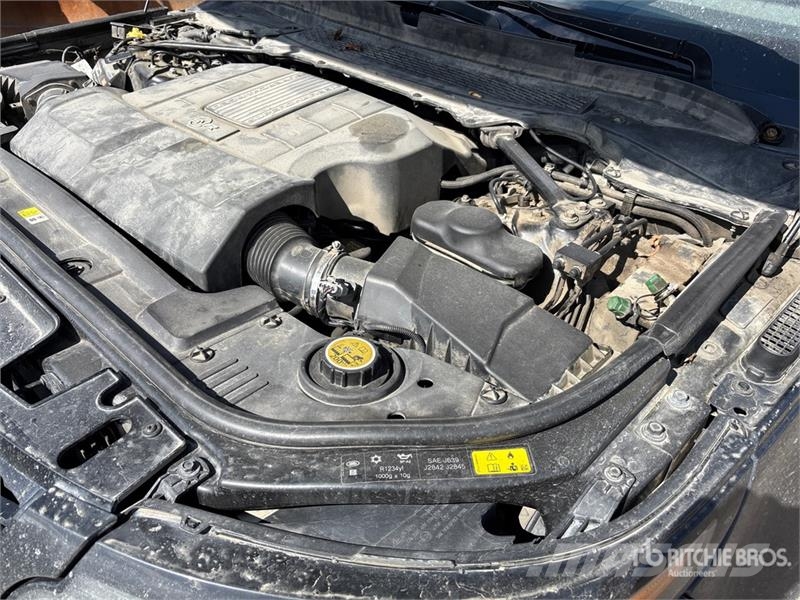 Land Rover SVR AWD SUV Kistehergépjárművek
