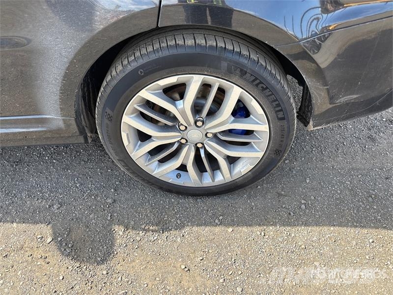 Land Rover SVR AWD SUV Kistehergépjárművek