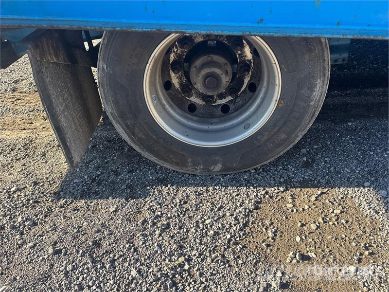 Landoll 455 52 ft Tri/A Hydraulic Tail Trailer 平板拖车