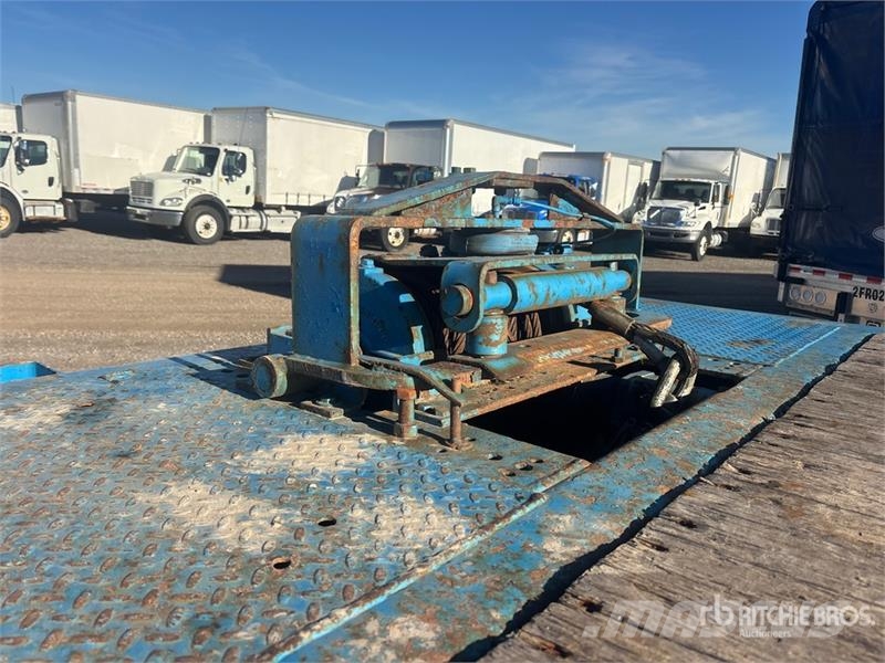 Landoll 455 52 ft Tri/A Hydraulic Tail Trailer 平板拖车