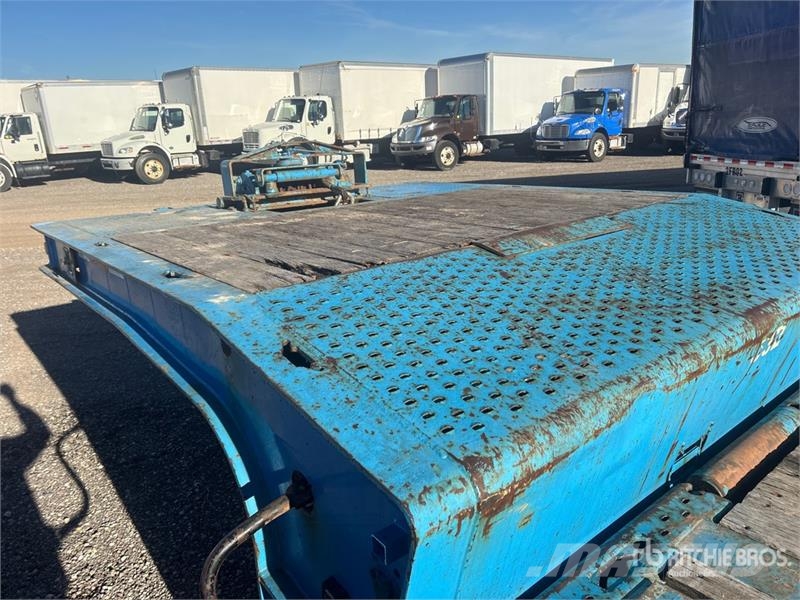 Landoll 455 52 ft Tri/A Hydraulic Tail Trailer 平板拖车