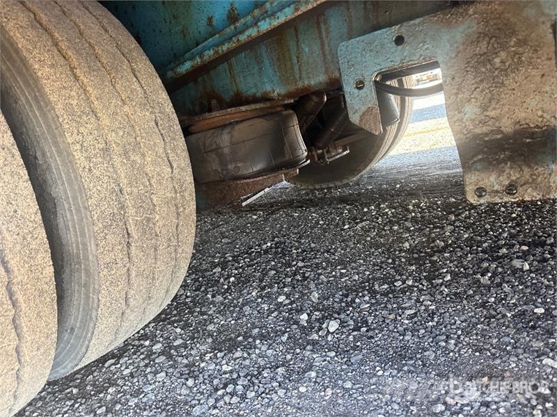 Landoll 455 52 ft Tri/A Hydraulic Tail Trailer 平板拖车